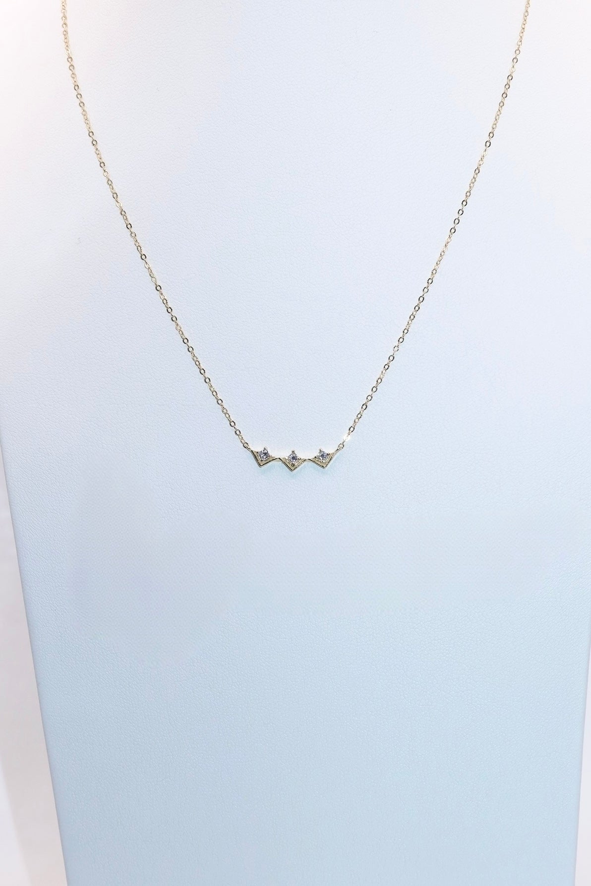 Gold Three Stone Everyday Chain