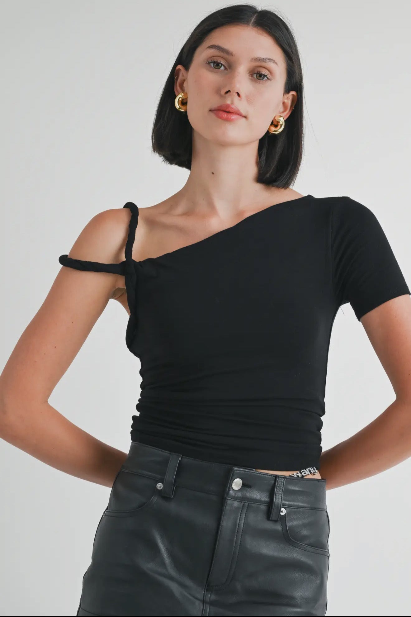 Single Sleeve Twist Shoulder Top