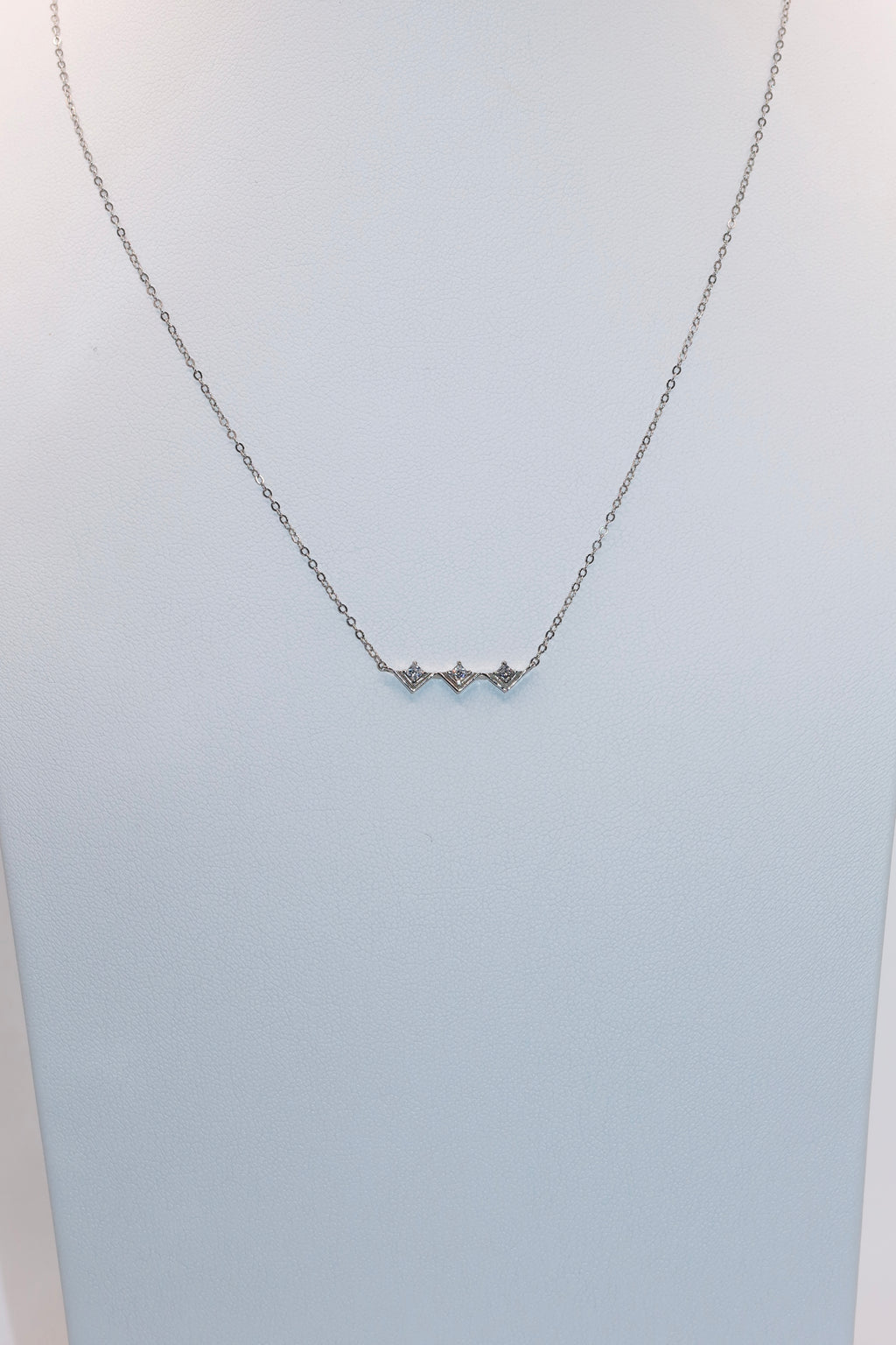 Silver Three Stone Everyday Chain