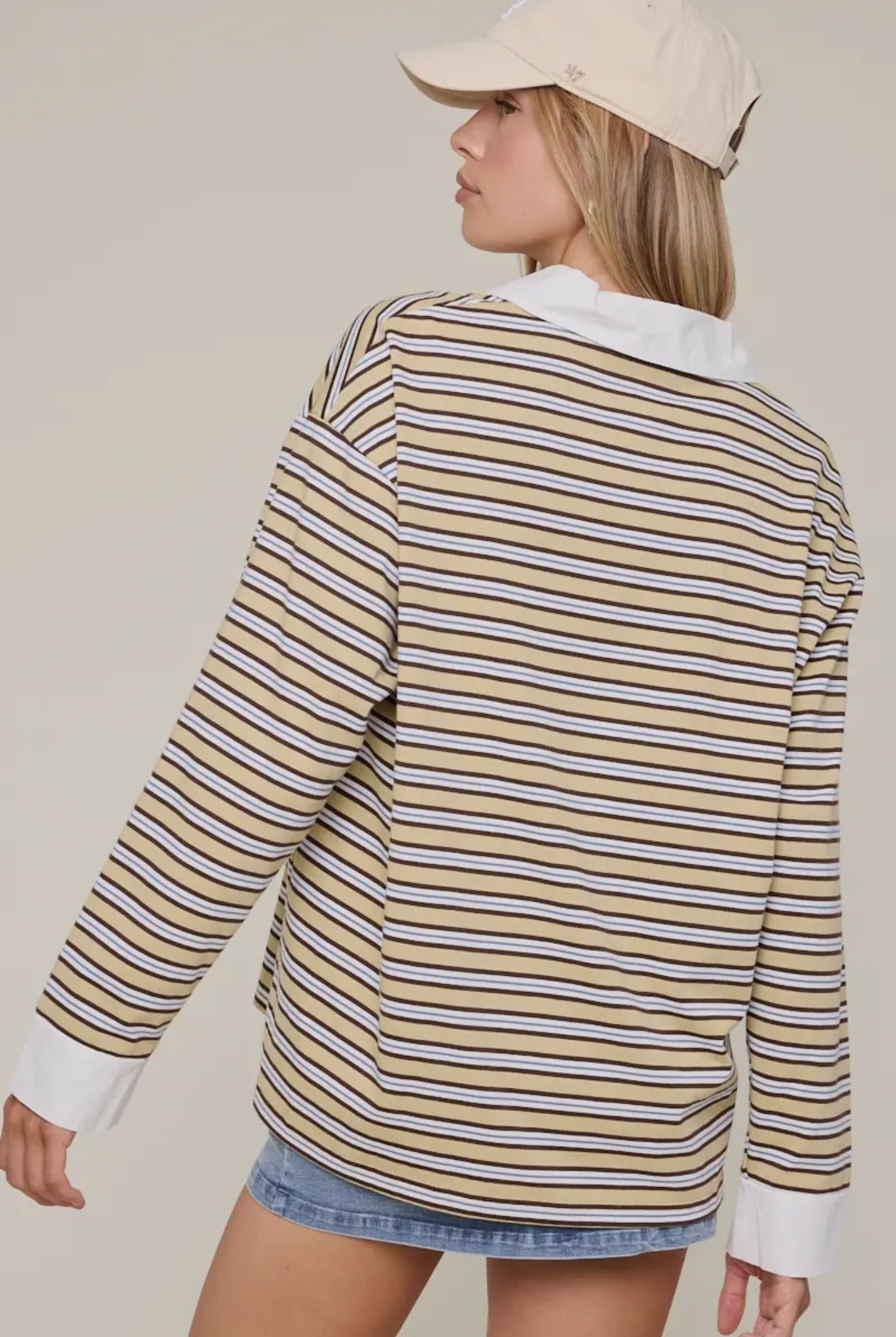 Narrow Striped Print White Collared Casual Shirt